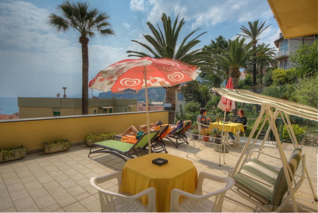Hotel Deutsche Familien Finale Ligure Exterior photo