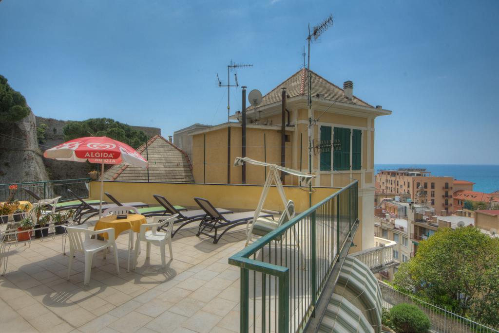 Hotel Deutsche Familien Finale Ligure Exterior photo
