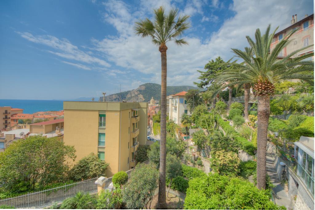 Hotel Deutsche Familien Finale Ligure Exterior photo