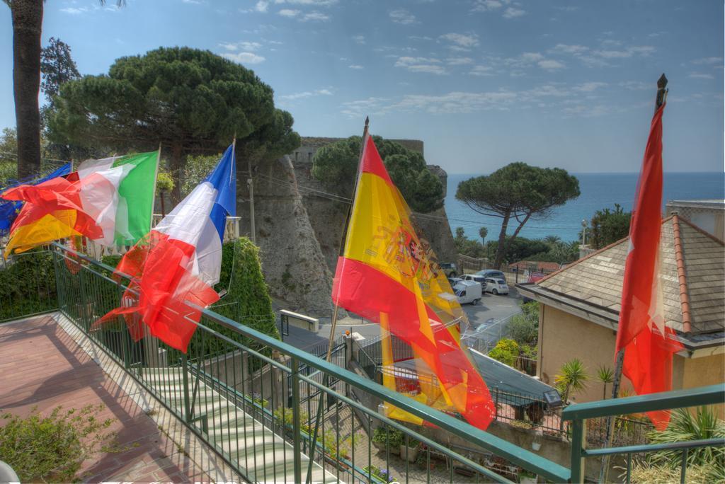 Hotel Deutsche Familien Finale Ligure Exterior photo