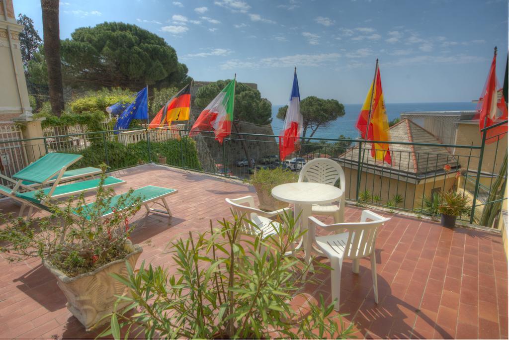 Hotel Deutsche Familien Finale Ligure Exterior photo