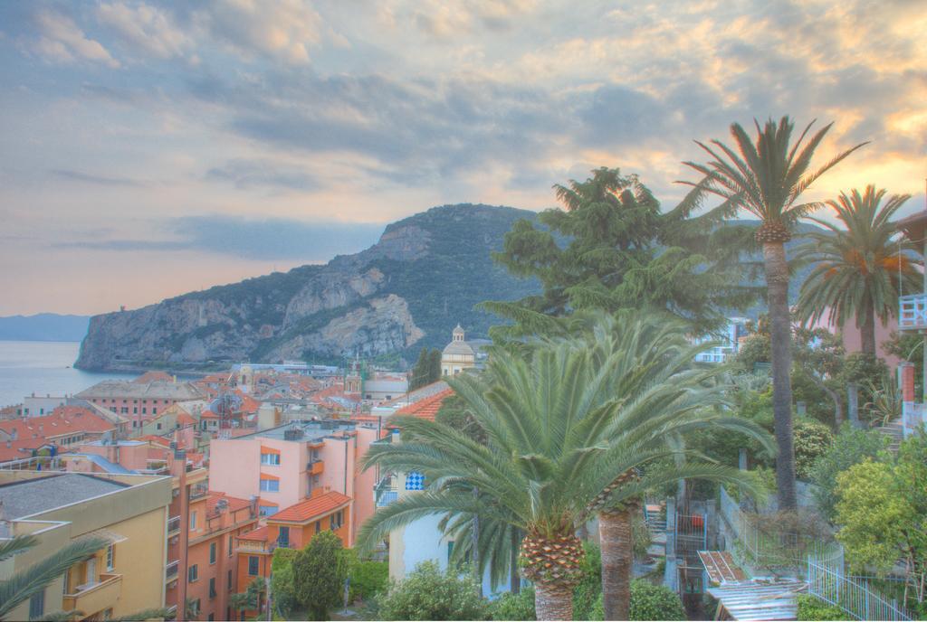 Hotel Deutsche Familien Finale Ligure Exterior photo